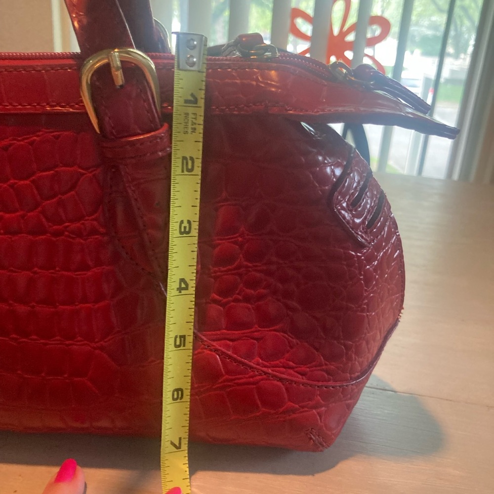 Elegant Red Tianni Crocodile-Embossed Women's Bag - Picture 11 of 12